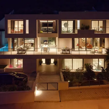 빌라 The Glass House 푸치스차